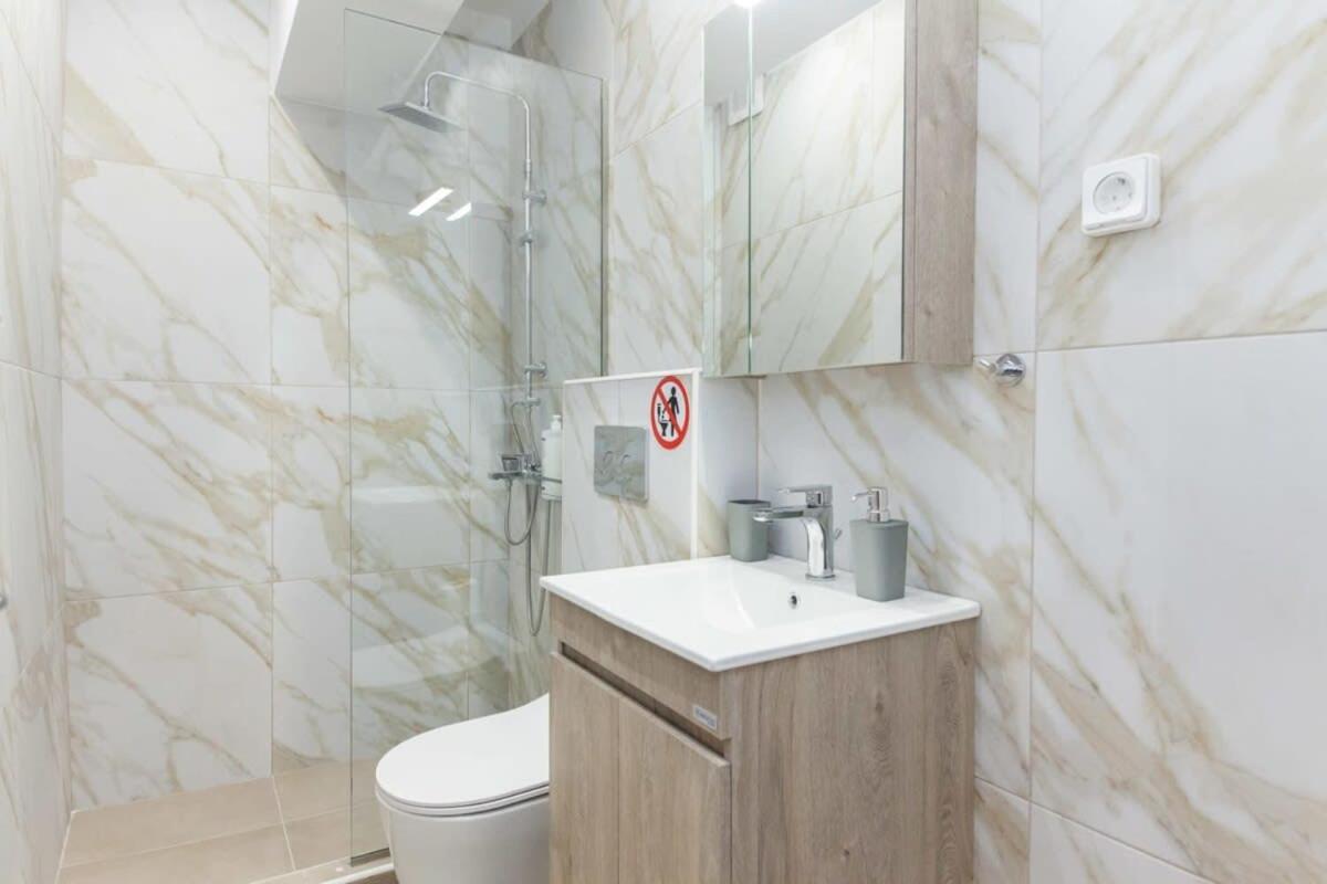 Brand New Urban Getaway Next To Megaro Mousikis Apartment เอเธนส์ ภายนอก รูปภาพ